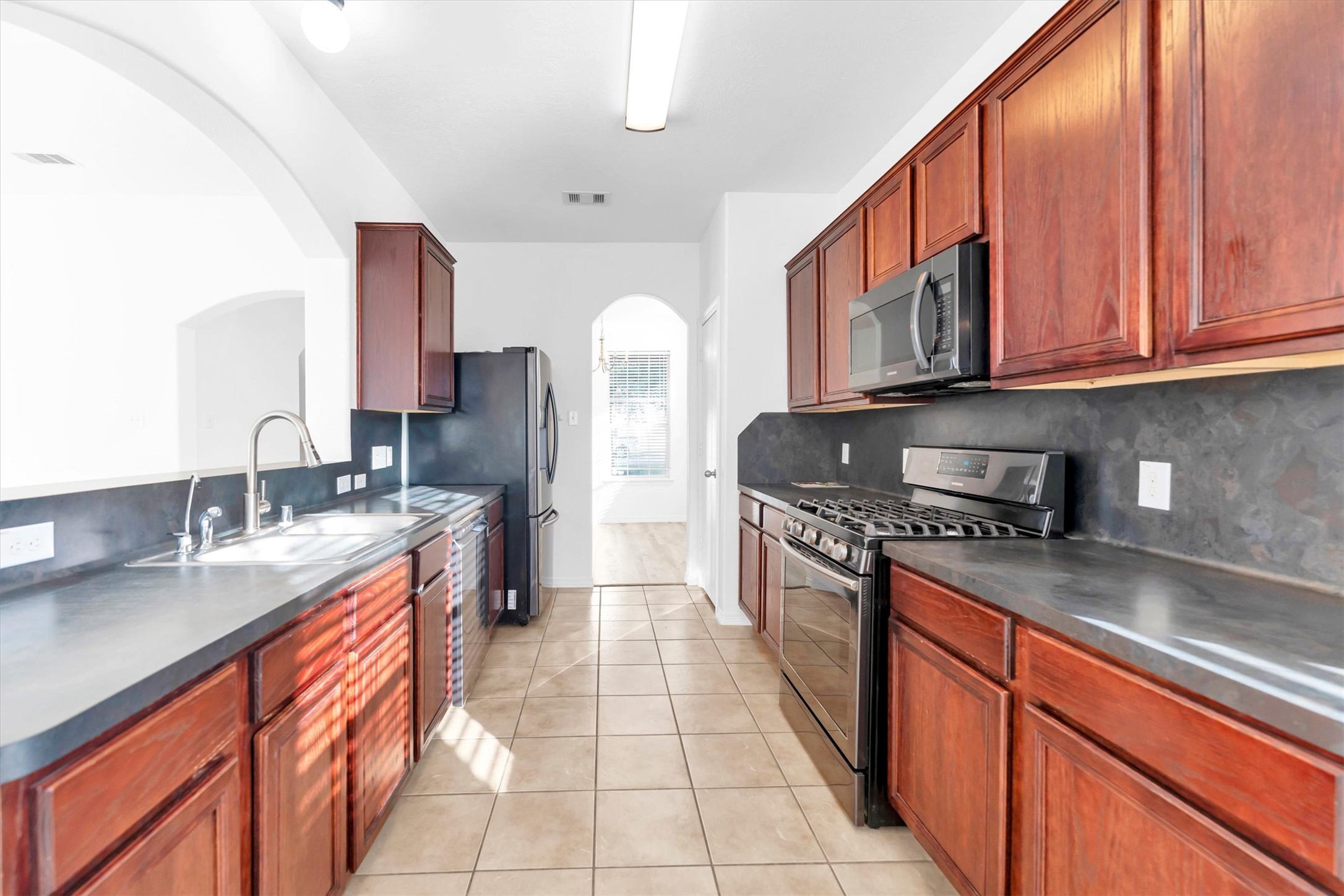 13035 Avery Ridge Lane Tomball, TX 77377 - Photo 10 of 44 Gallery Image 10