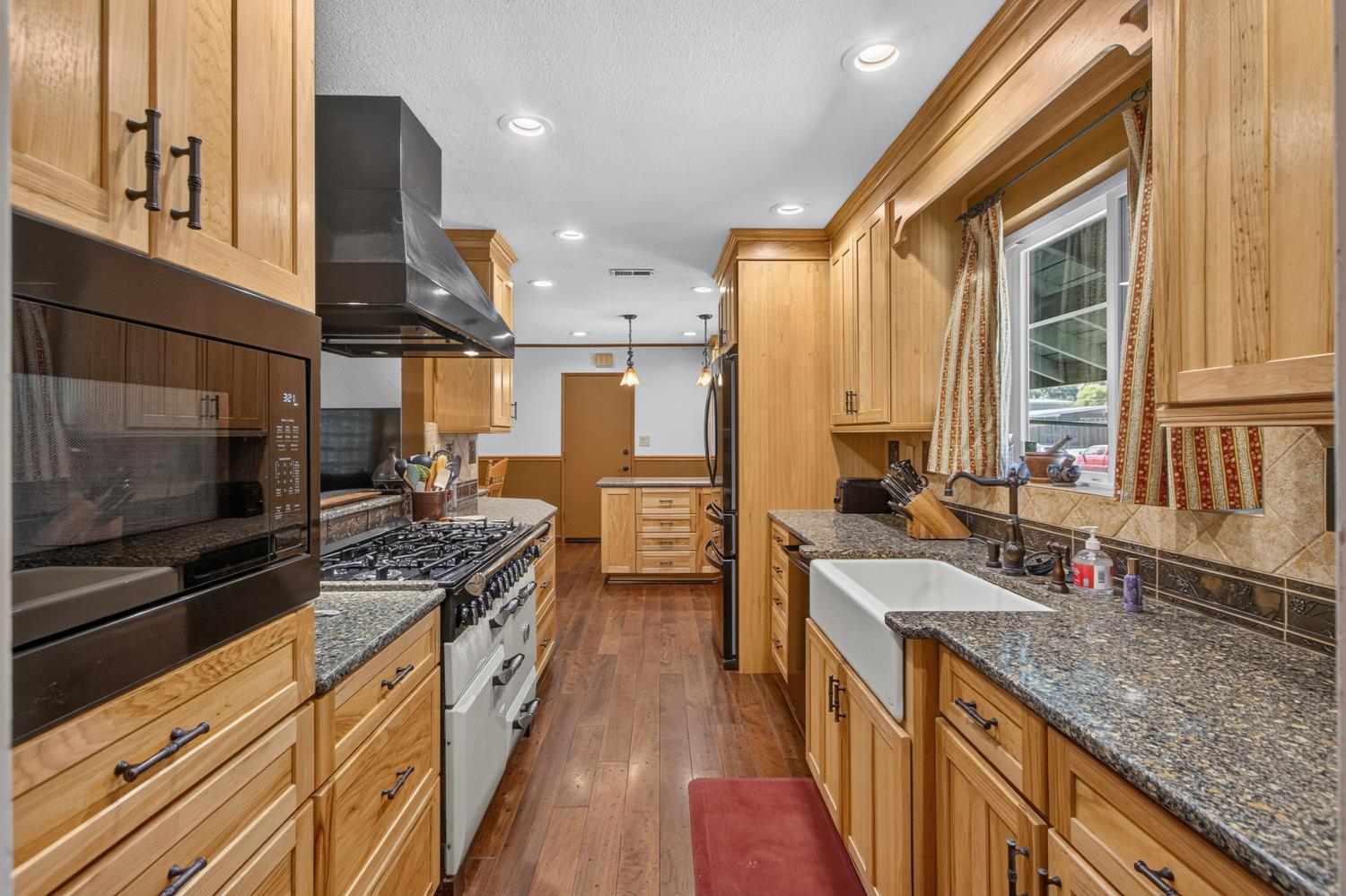 5000 Patric Way Carmichael, CA 95608 - Photo 9 of 51 Gallery Image 9