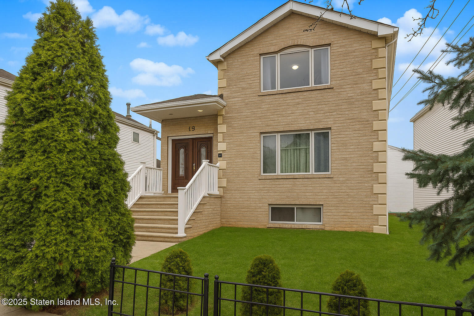 Undisclosed Address Staten Island, NY 10309 - Photo 2 of 40 a front view of a house with a garden