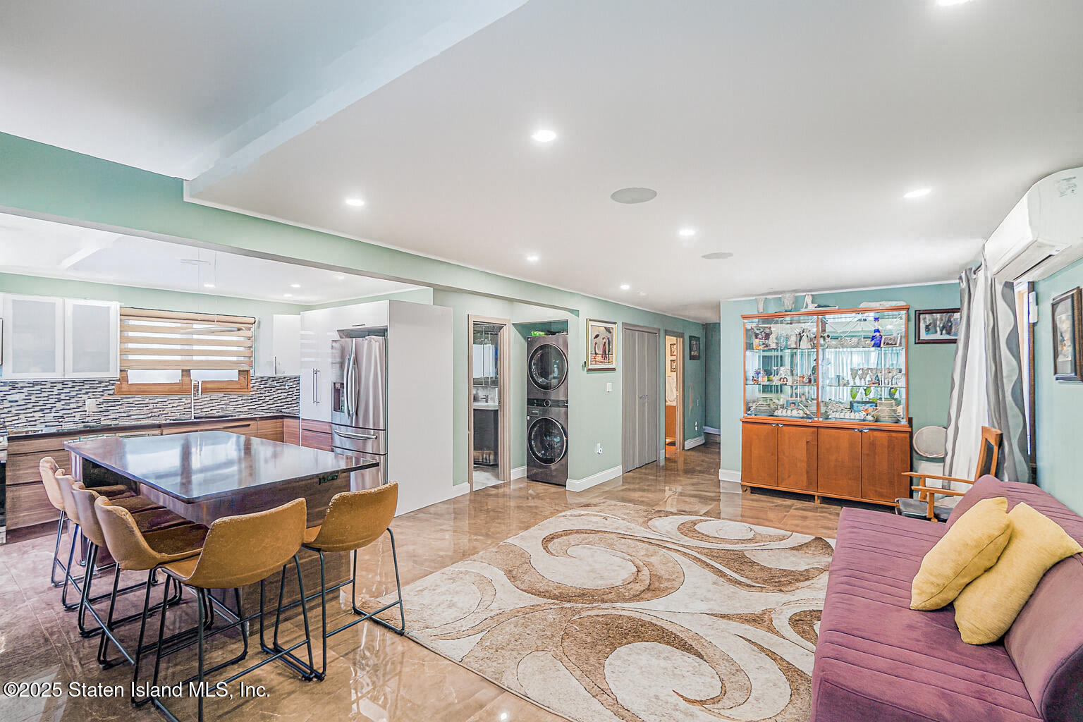 Undisclosed Address Staten Island, NY 10309 - Photo 4 of 40 Photo Dec 05 2025, 12 16 49 PM