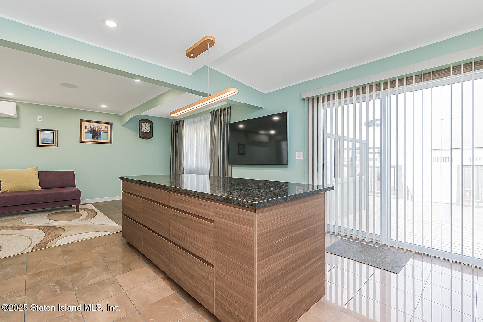 Undisclosed Address Staten Island, NY 10309 - Photo 8 of 40 Photo Dec 05 2025, 12 18 07 PM