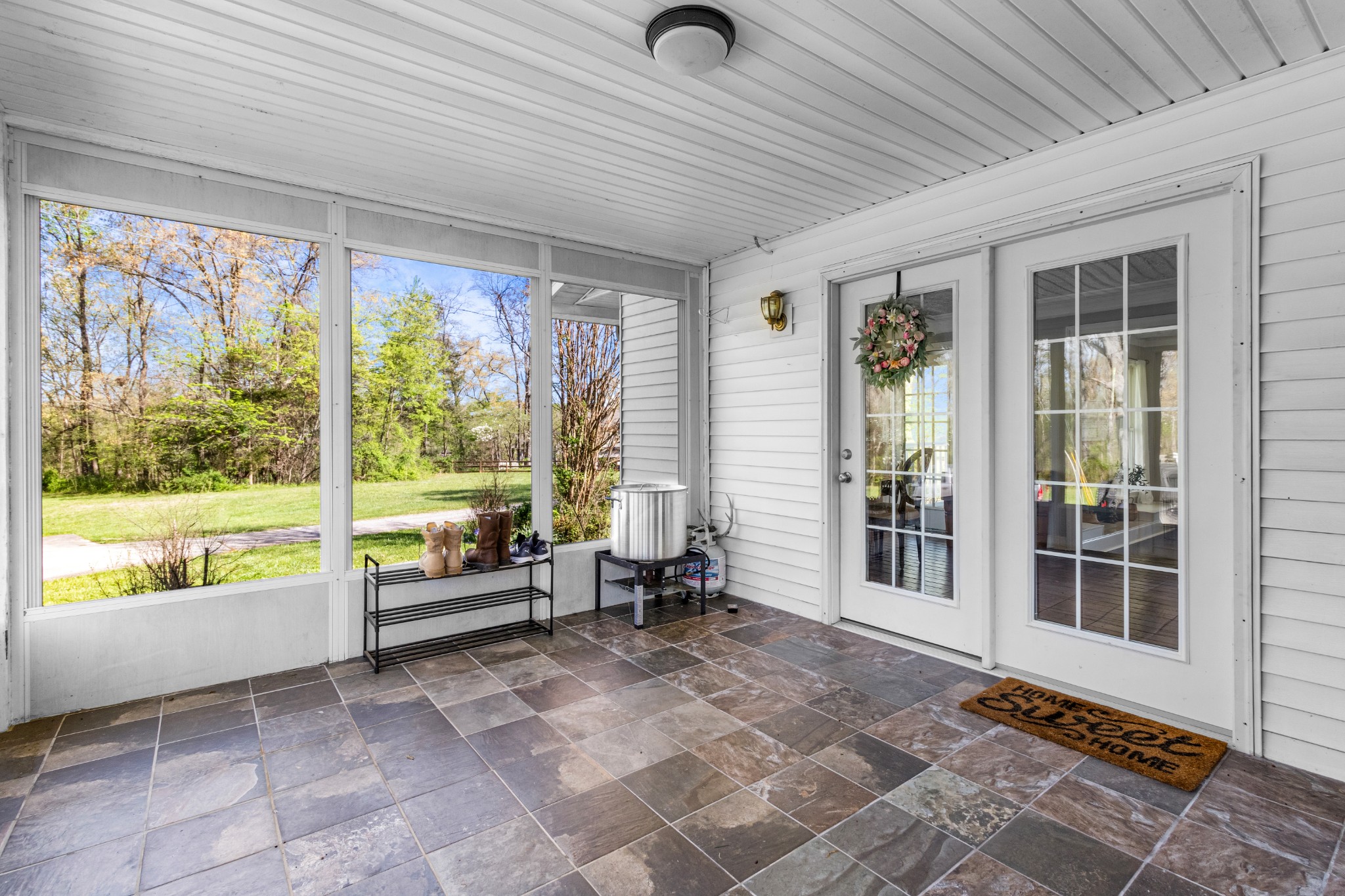 3860 Head Road Adams, TN 37010 - Photo 23 of 32 a living room with large windows