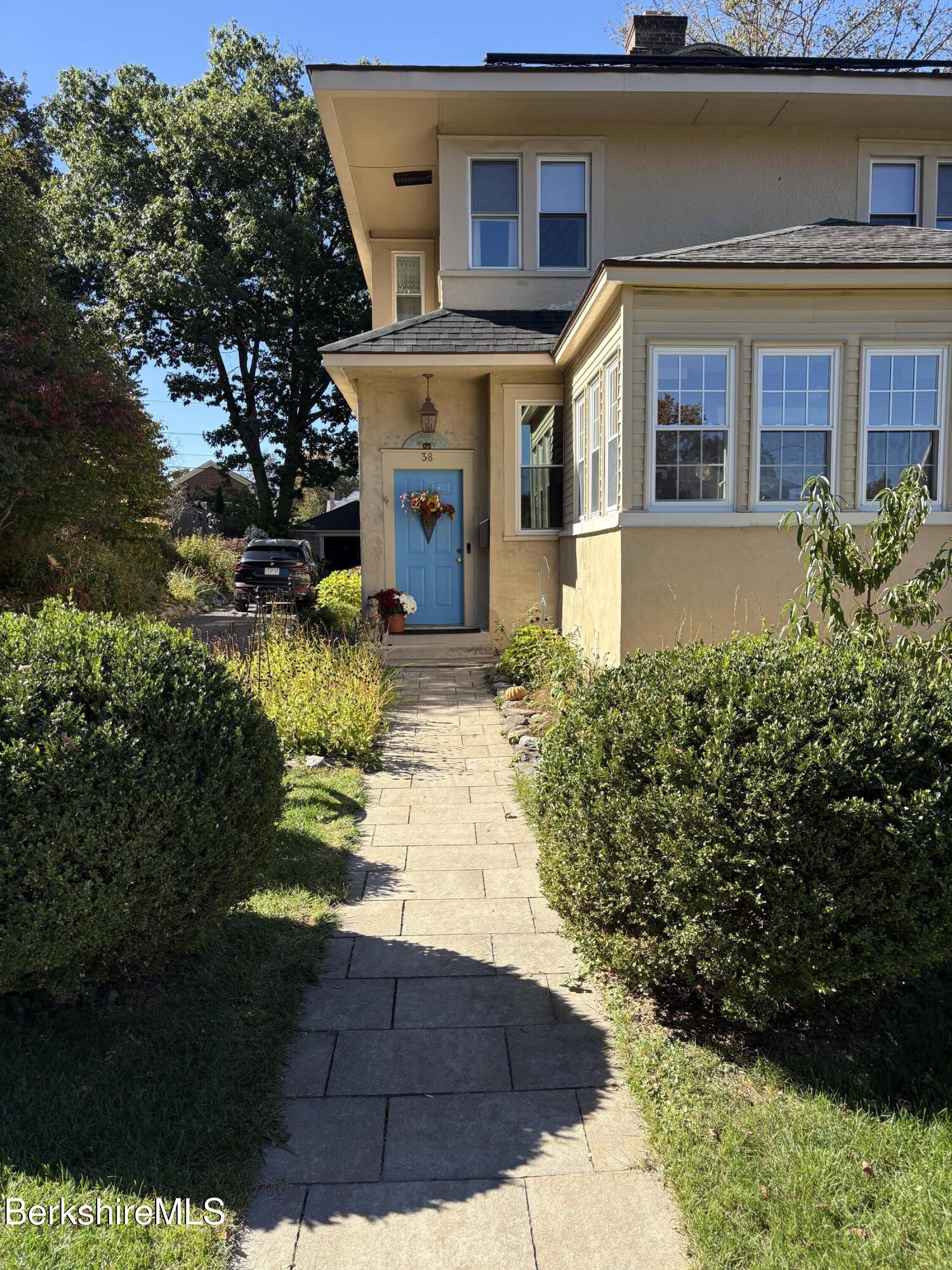 38 Northumberland Road Pittsfield, MA 01201 - Photo 3 of 42 Entry