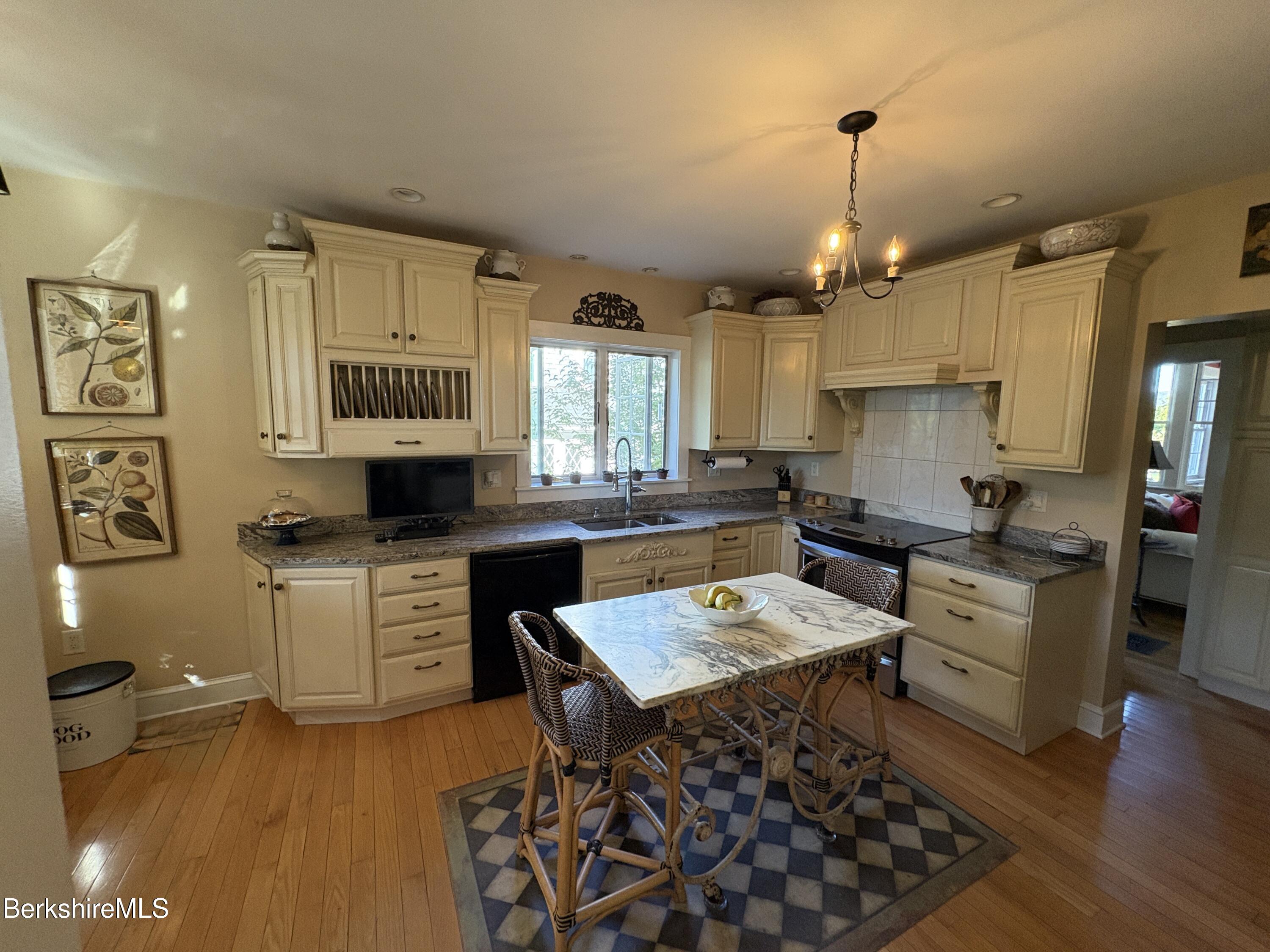 38 Northumberland Road Pittsfield, MA 01201 - Photo 4 of 42 Kitchen