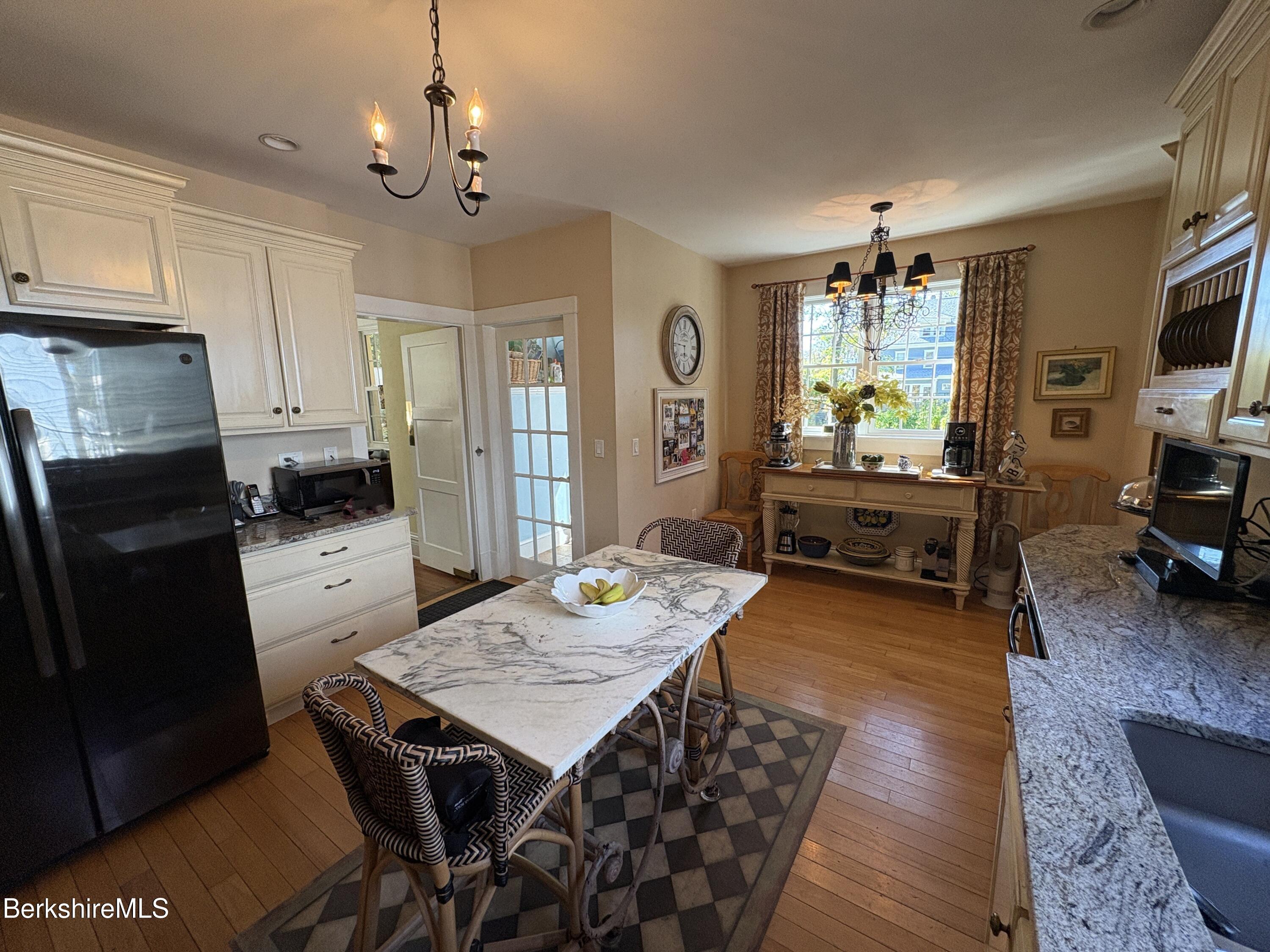 38 Northumberland Road Pittsfield, MA 01201 - Photo 5 of 42 Kitchen