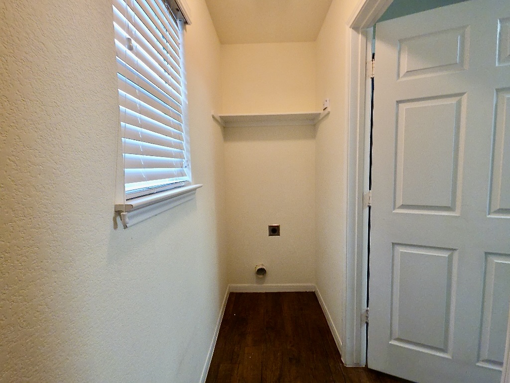 306 Wyeth Street Taylor, TX 76574 - Photo 8 of 20 Electric dryer hook up