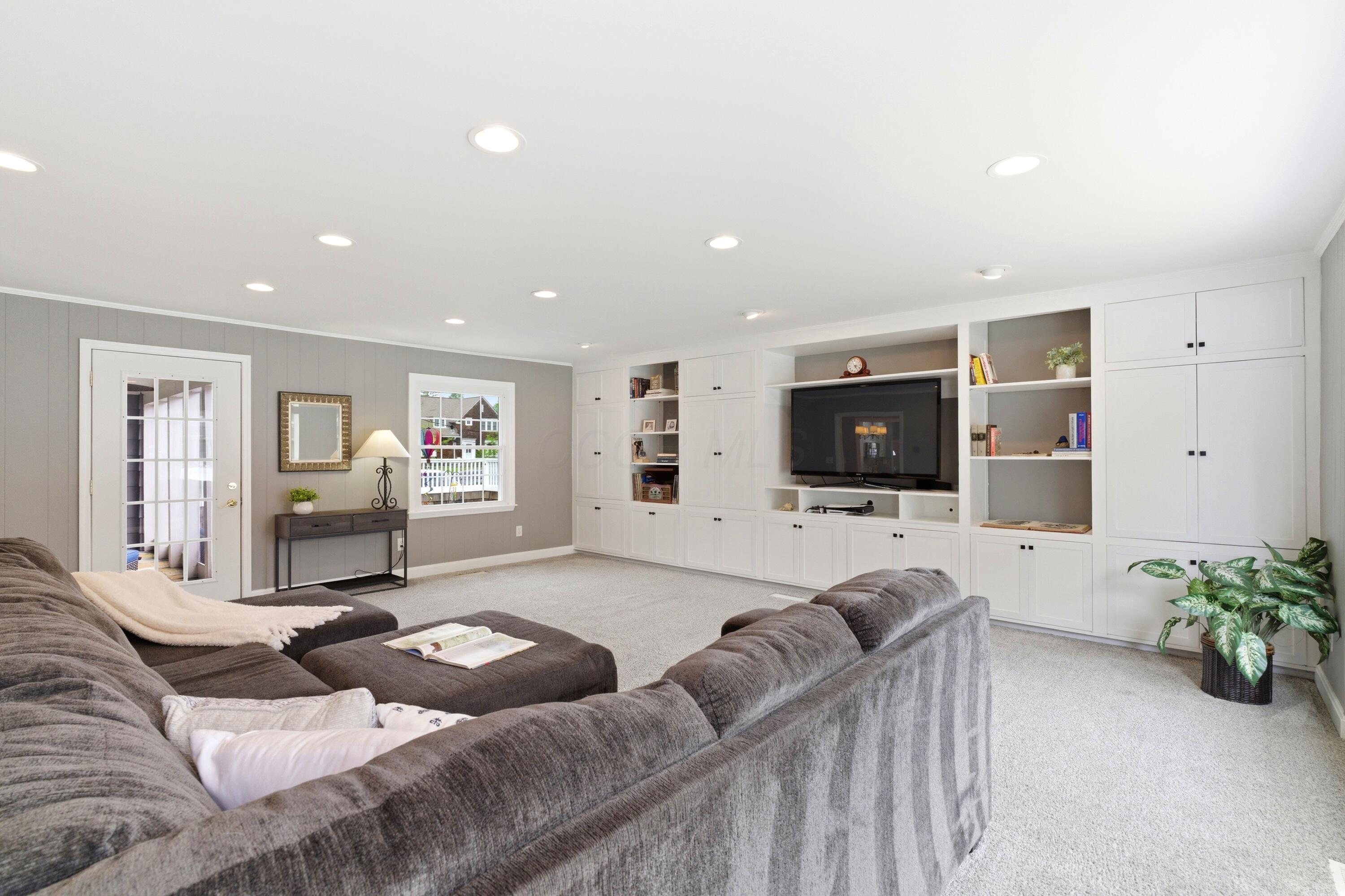 2565 Bexley Park Road Bexley, OH 43209 - Photo 22 of 55 Family room