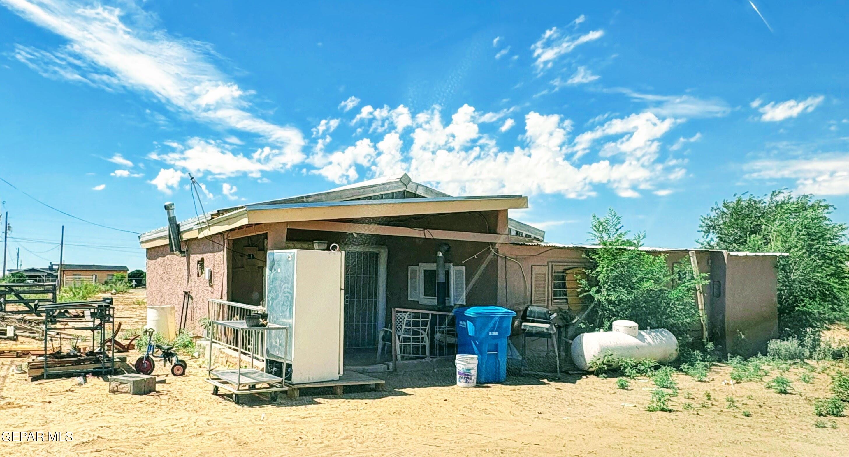 15030 Colonia Tierra Road El Paso, TX 79928 - Photo 10 of 19 a front view of a house