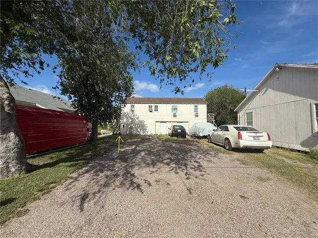 $600 | 216 South McCall Avenue, Sinton, TX 78387