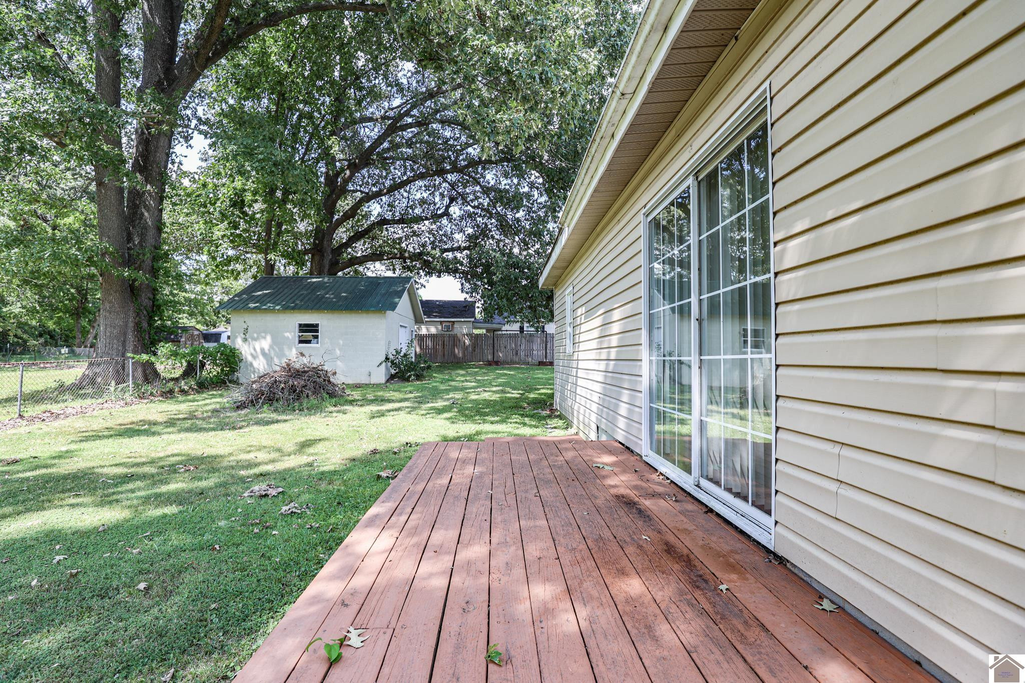 716 Milliken Road Paducah, KY 42003 - Photo 8 of 35 Back Deck