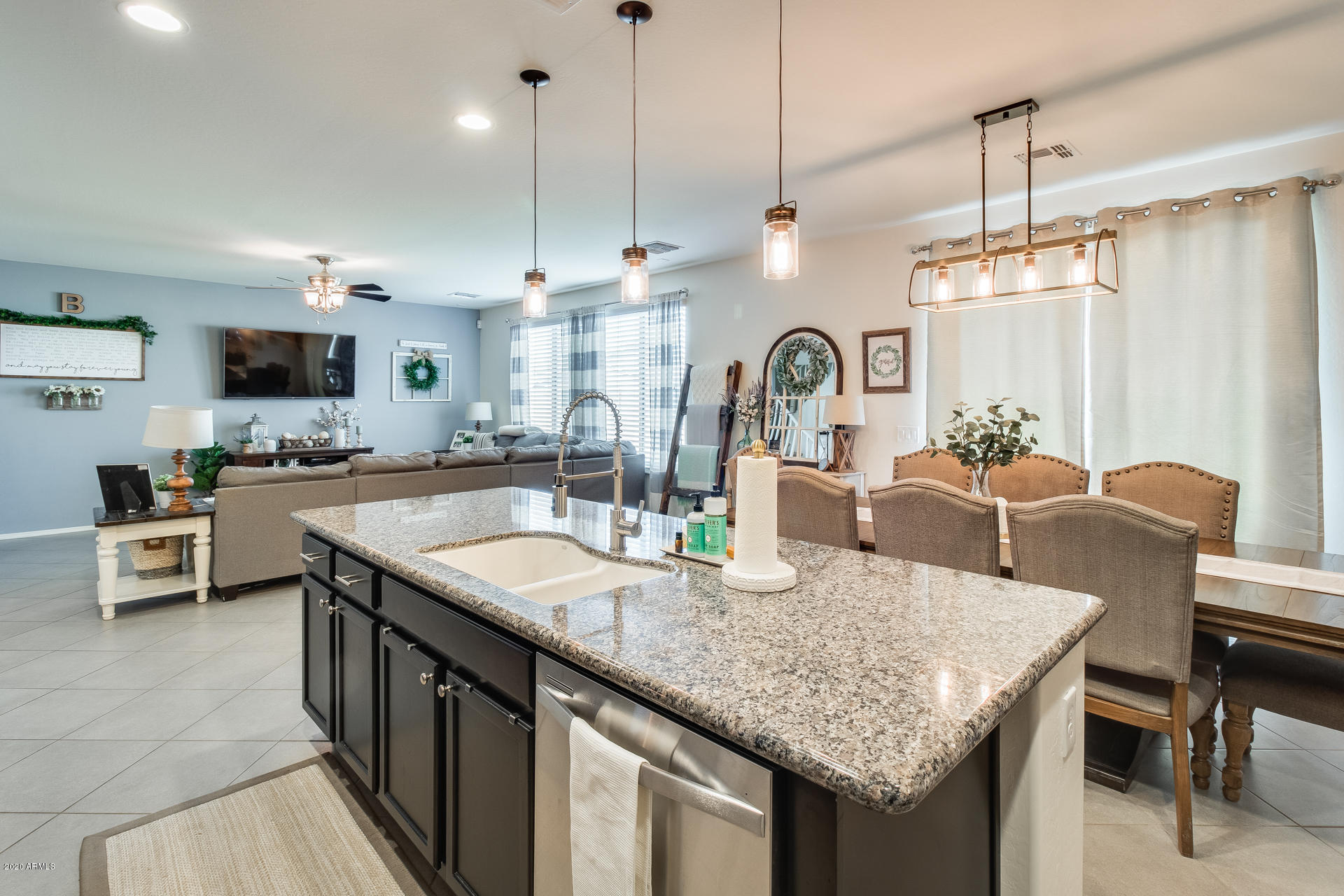 12118 West Rowel Road Peoria, AZ 85383 - Photo 12 of 34
