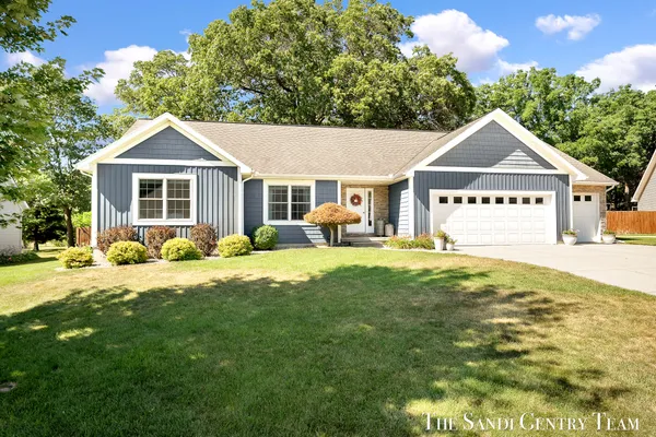 $474,900 | 15055 Oakland Street, Spring Lake, MI 49456