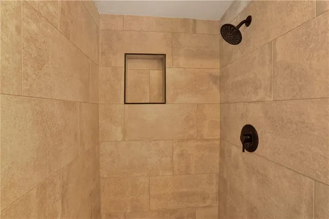 $200,000 | 8360 Northwest Barrybrooke Drive, Kansas City, MO 64151