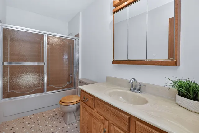 $385,000 | 666 Devonshire Lane, Wheaton, IL 60189