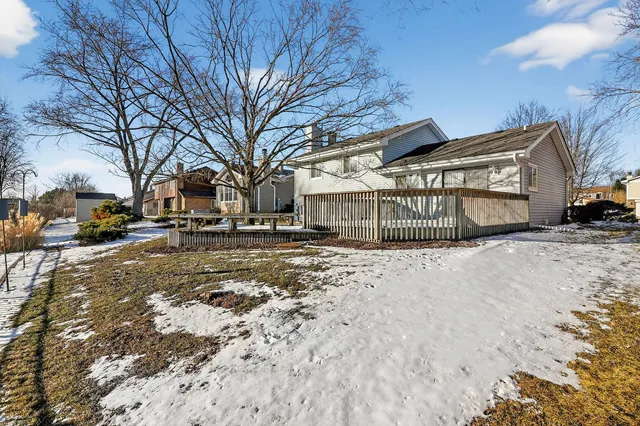 $385,000 | 666 Devonshire Lane, Wheaton, IL 60189