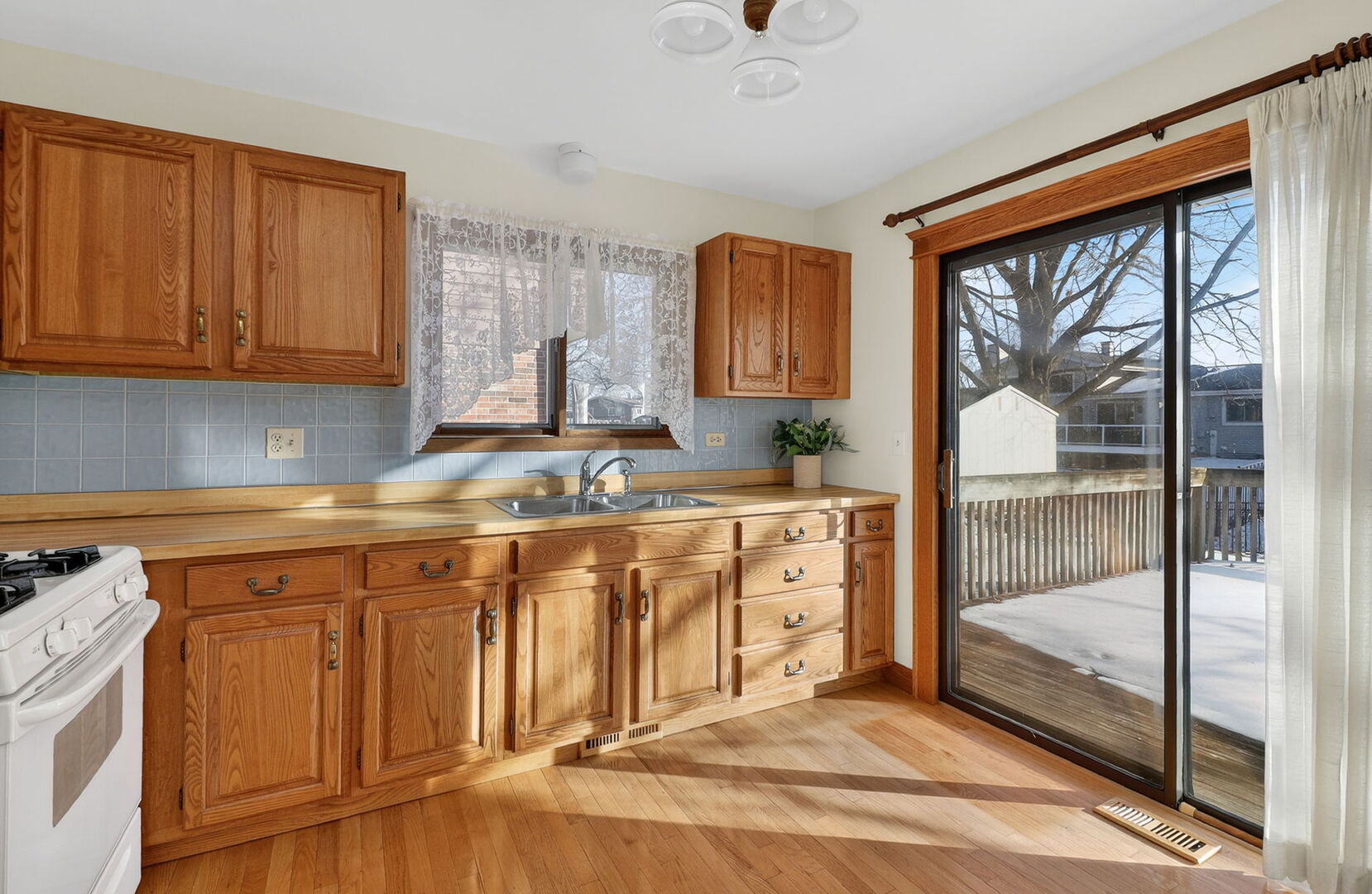 666 Devonshire Lane Wheaton, IL 60189 - Photo 8 of 25