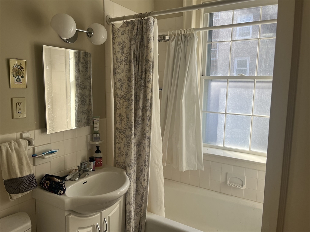 393 Broadway, Unit 1 Cambridge, MA 02139 - Photo 7 of 8
