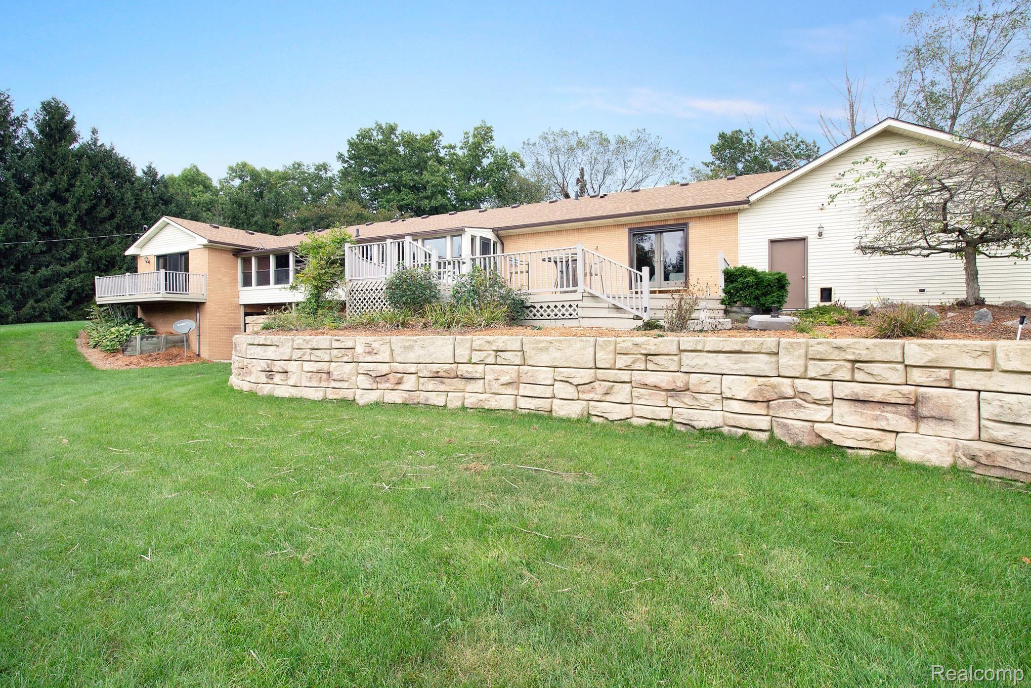 2345 North Hacker Road Howell, MI 48855 - Photo 6 of 34 IMG_0076.jpg