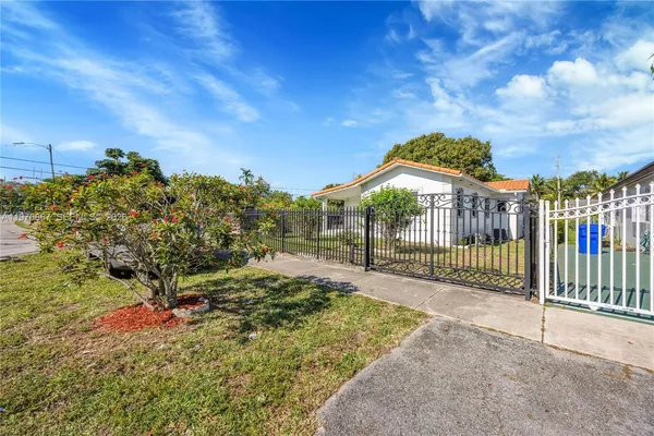 $3,250 | 150 Southwest 58th Avenue, Unit 150, Miami, FL 33144