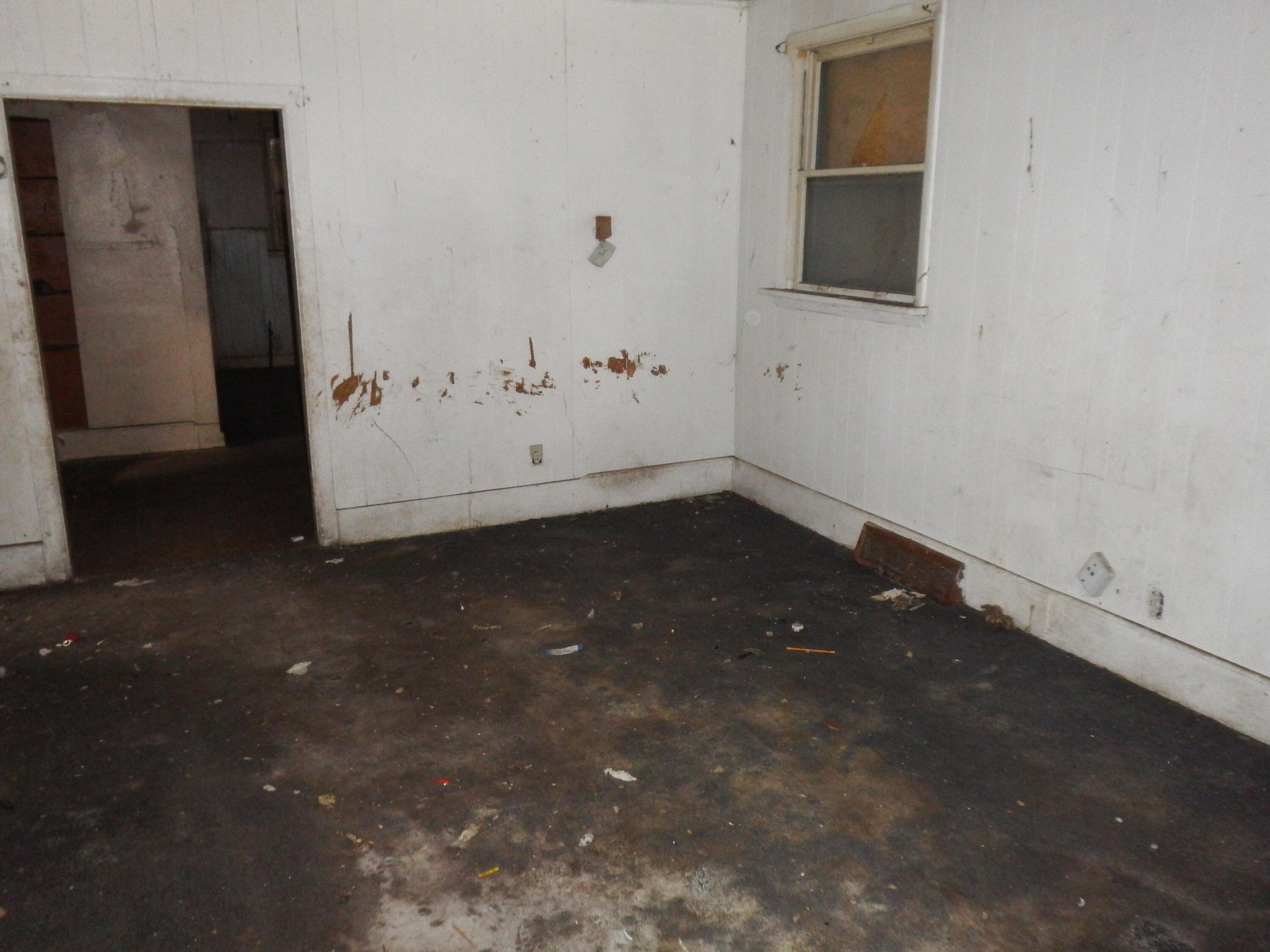 2364 North 21st Street Milwaukee, WI 53206 - Photo 4 of 10 living room