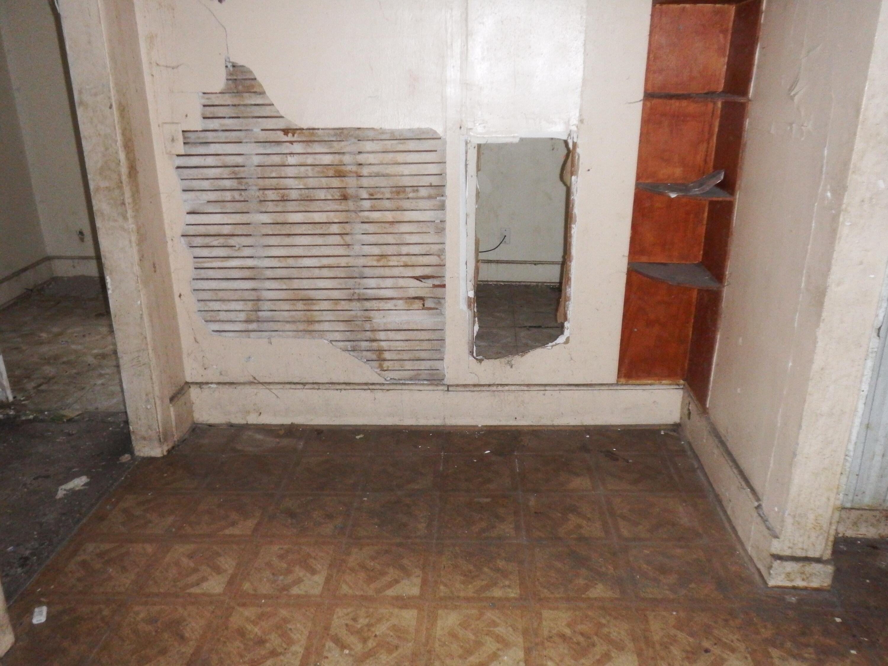 2364 North 21st Street Milwaukee, WI 53206 - Photo 7 of 10 dining room