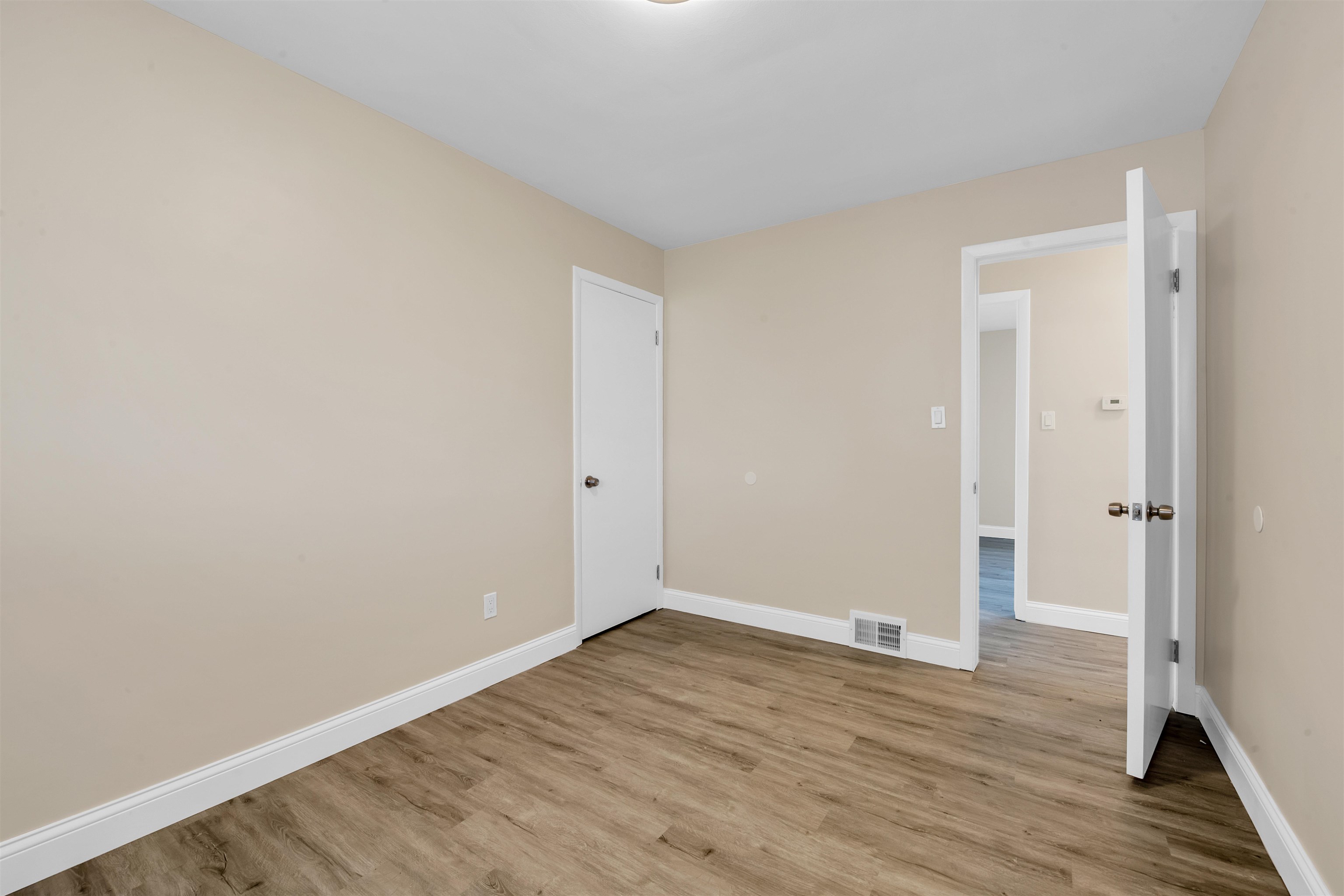 18585 Stephens Road Eastpointe, MI 48021 - Photo 13 of 29 50109054-12.JPG