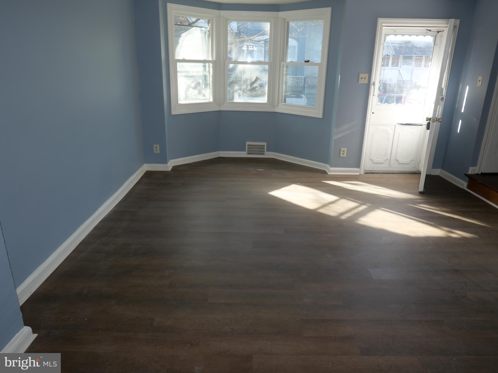43 Springton Road Upper Darby, PA 19082 - Photo 4 of 23 Living Room