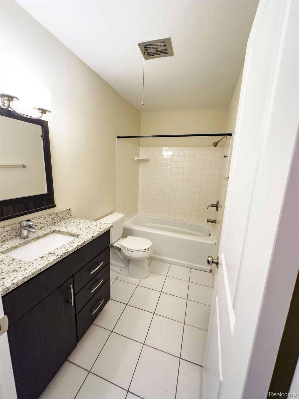 810 Plate Street, Unit 203 Rochester, MI 48307 - Photo 7 of 7 Gallery Image 7