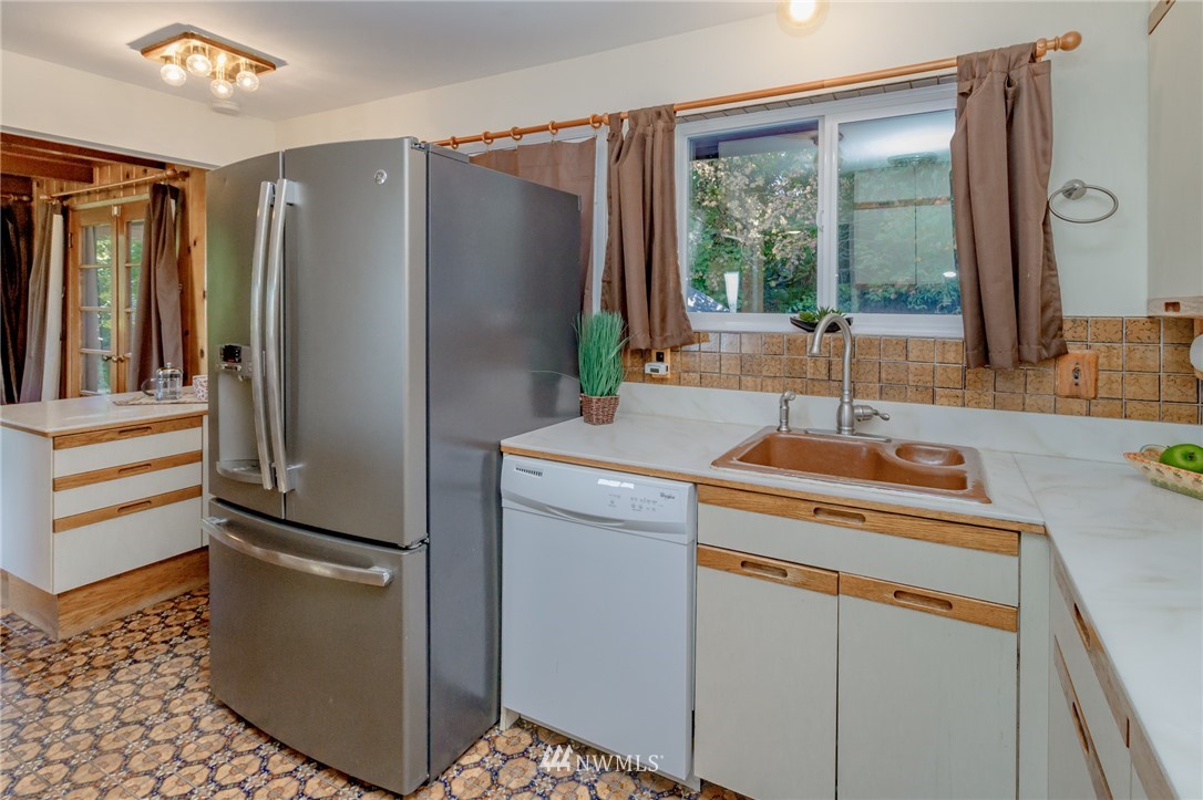 7123 South Sunnycrest Road Seattle, WA 98178 - Photo 14 of 25