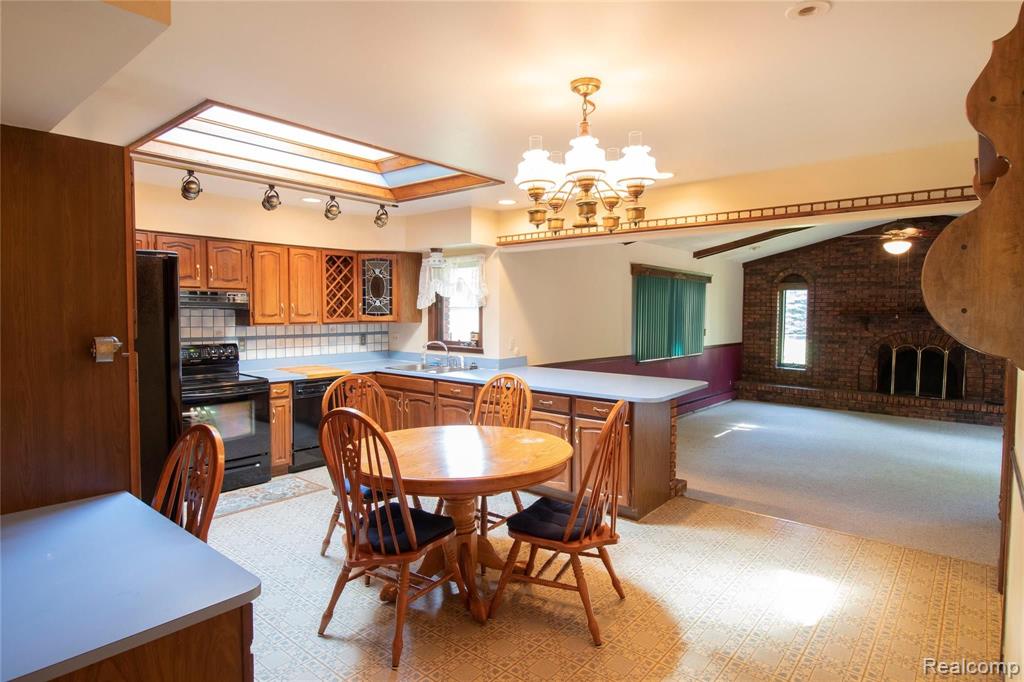 909 Trinway Road Troy, MI 48085 - Photo 2 of 31