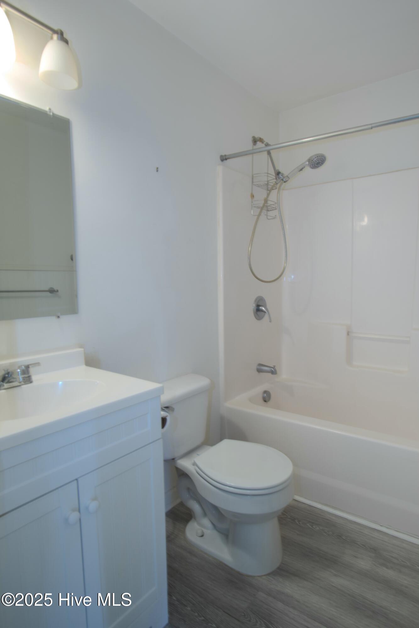3408 Oaks Road New Bern, NC 28560 - Photo 13 of 27 Hallway Bathroom