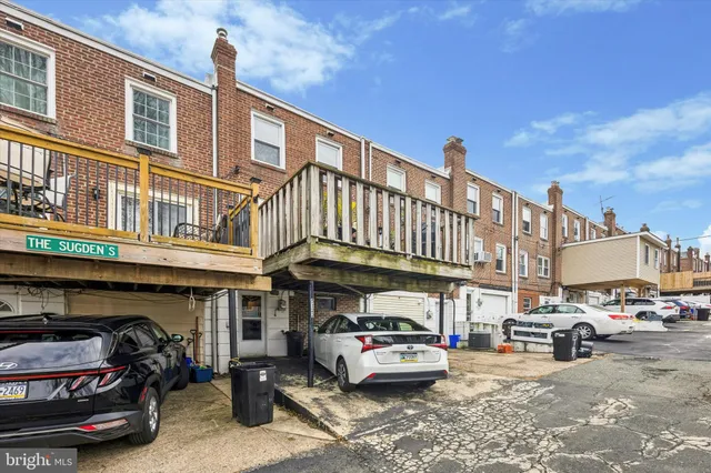 a car parked in front of a building