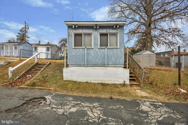 a view of a house with large space