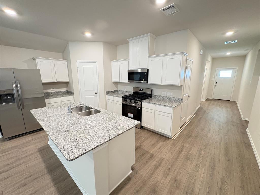 811 Orchid Way Pilot Point, TX 76258 - Photo 4 of 25