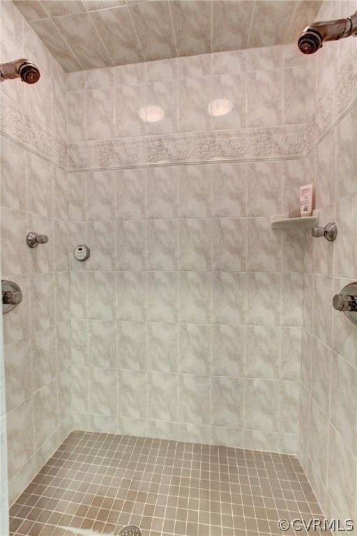 13 Dahlgren Road Henrico, VA 23238 - Photo 18 of 48 Master shower.