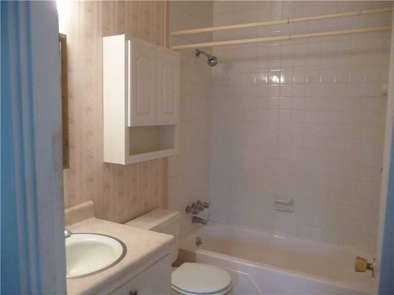 201 Coraopolis Road, Unit 14 Coraopolis, PA 15108 - Photo 11 of 13 Full Bath.