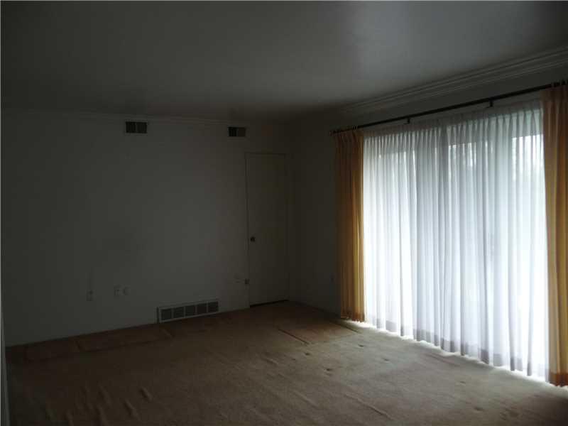 201 Coraopolis Road, Unit 14 Coraopolis, PA 15108 - Photo 6 of 13 Living Room.
