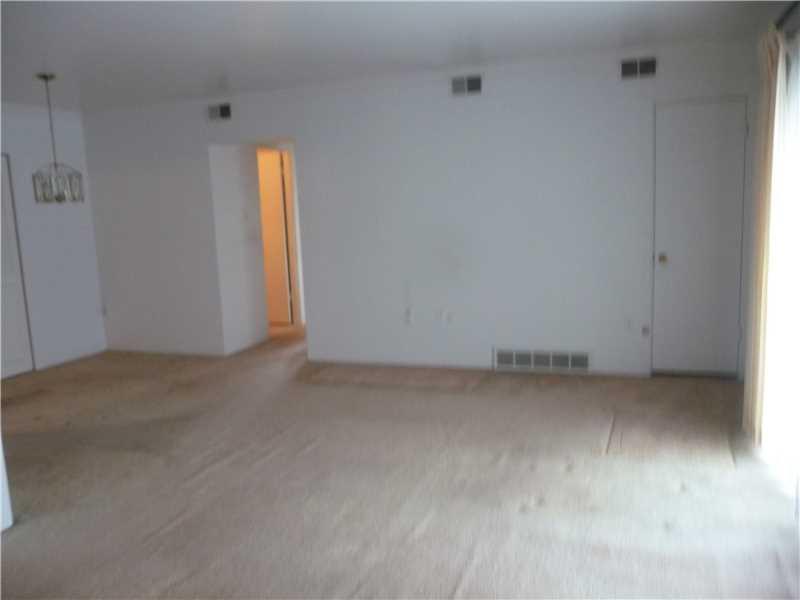 201 Coraopolis Road, Unit 14 Coraopolis, PA 15108 - Photo 7 of 13 Living Room.