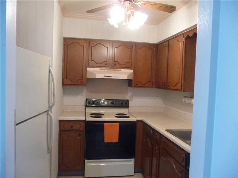201 Coraopolis Road, Unit 14 Coraopolis, PA 15108 - Photo 8 of 13 Kitchen.