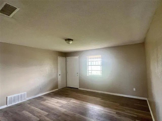 a view of empty room with window