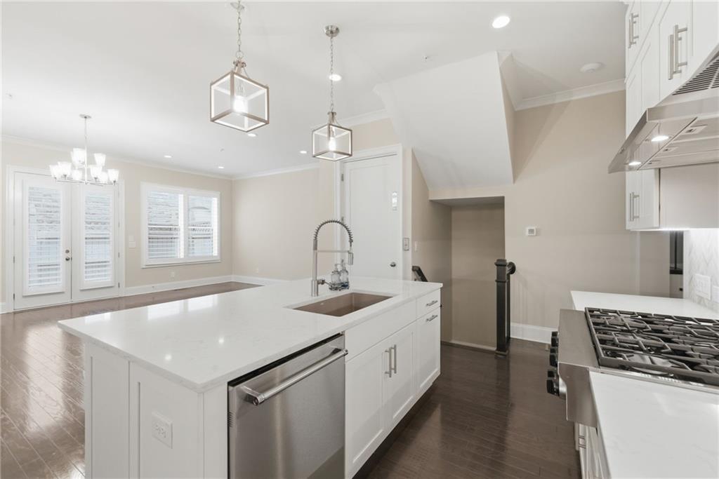 2070 Wheaton Way Atlanta, GA 30328 - Photo 10 of 47