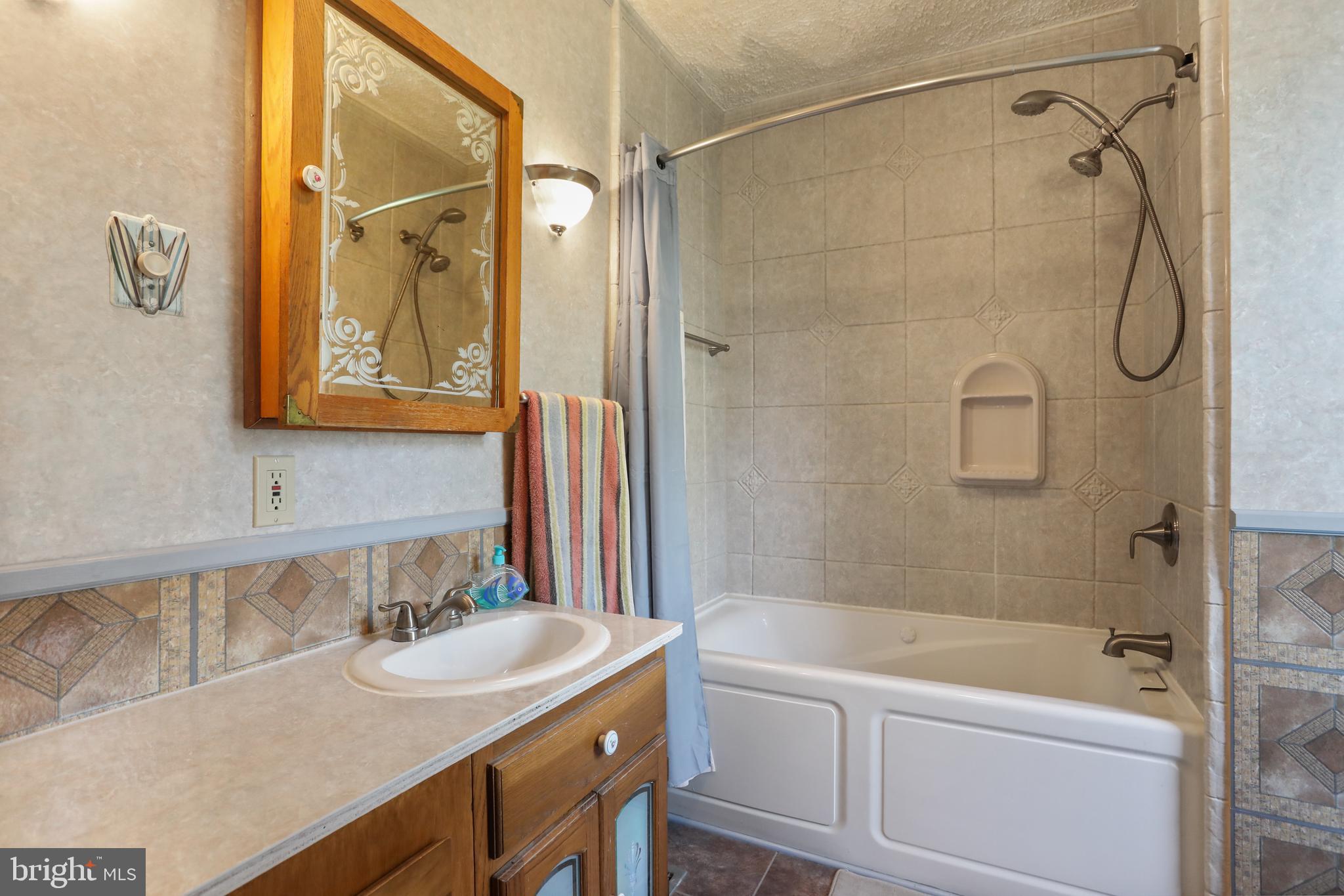14306 Barkdoll Road Smithsburg, MD 21783 - Photo 27 of 55 Full, renovated bathroom.