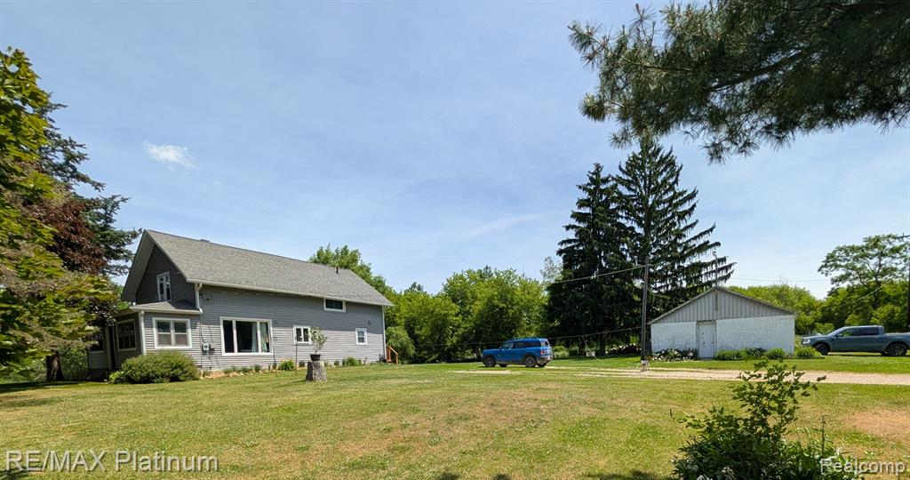 9084 Hartland Road Fenton, MI 48430 - Photo 1 of 18