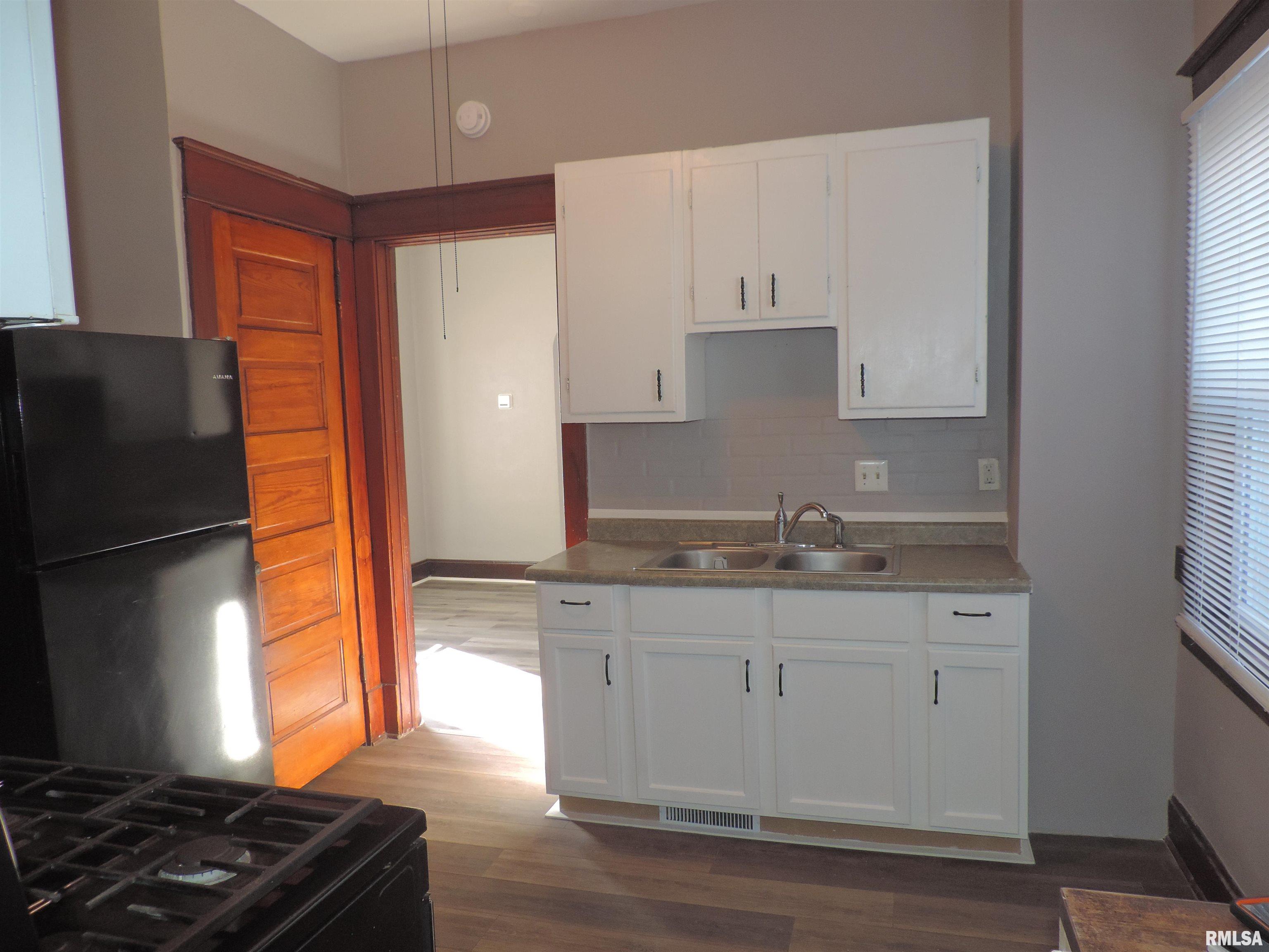 229 14th Avenue Moline, IL 61265 - Photo 8 of 18