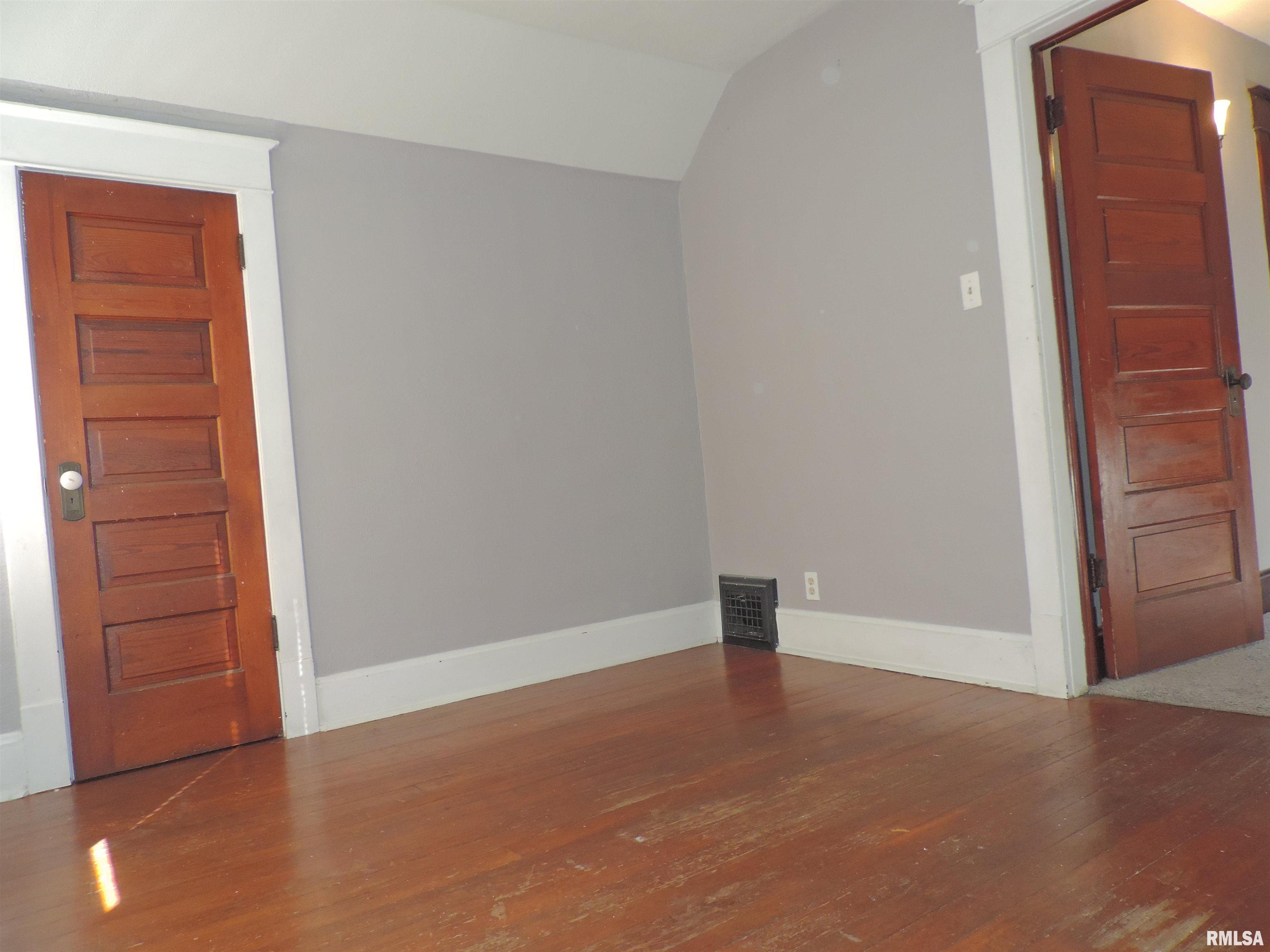 229 14th Avenue Moline, IL 61265 - Photo 9 of 18