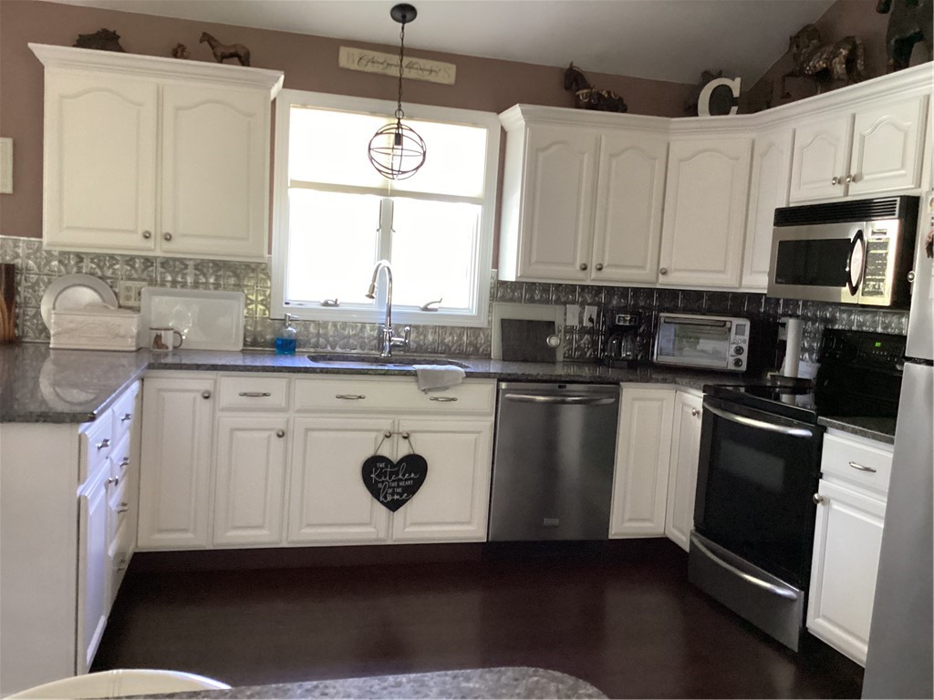 7 Taylor Road Johnston, RI 02919 - Photo 12 of 49