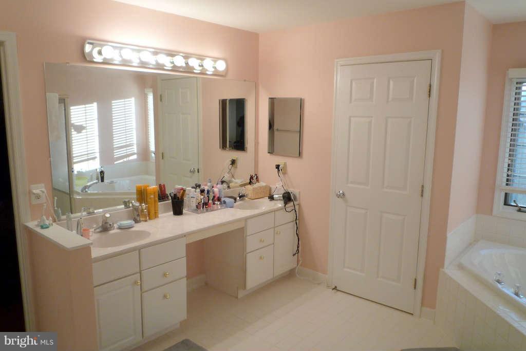 10391 Wetherburn Road Woodstock, MD 21163 - Photo 18 of 30 Bath (Master)