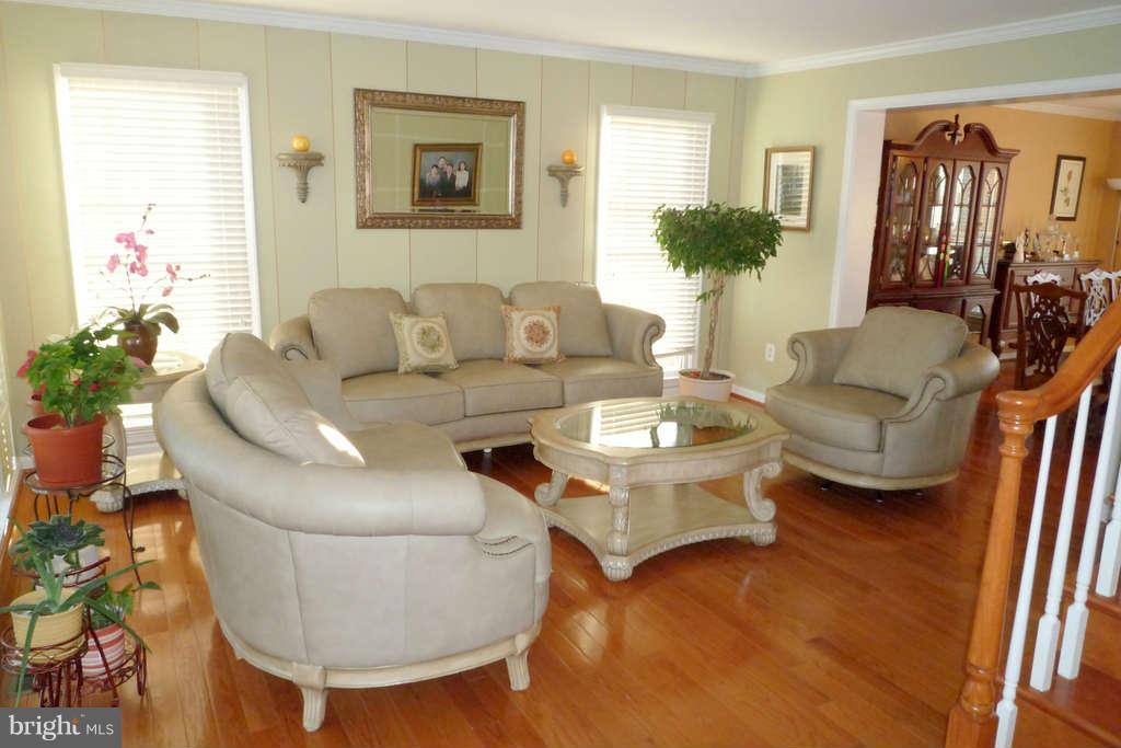 10391 Wetherburn Road Woodstock, MD 21163 - Photo 10 of 30 Living Room