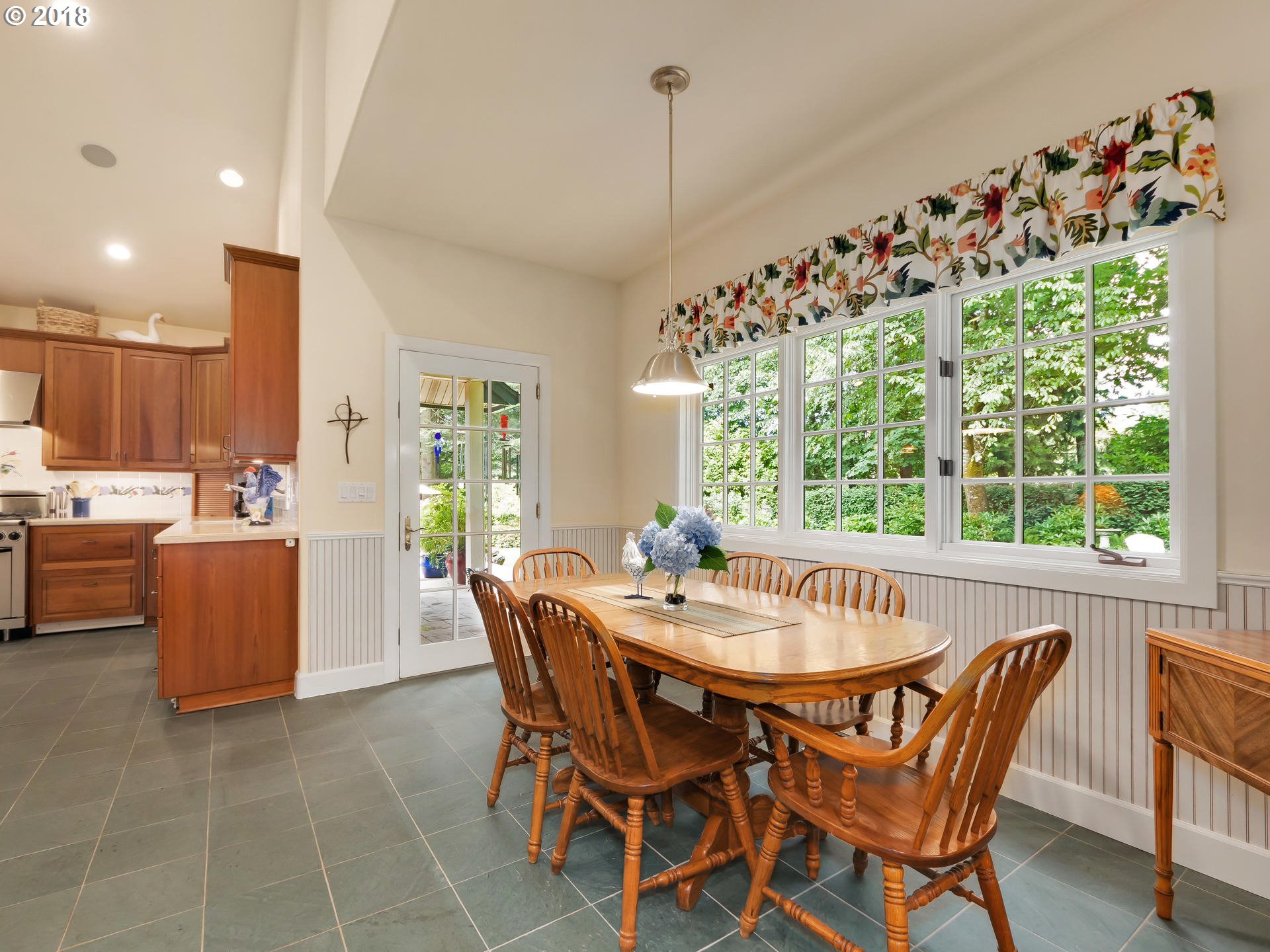 4260 Southwest Charming Way Portland, OR 97225 - Photo 10 of 32 Kitchen/Nook