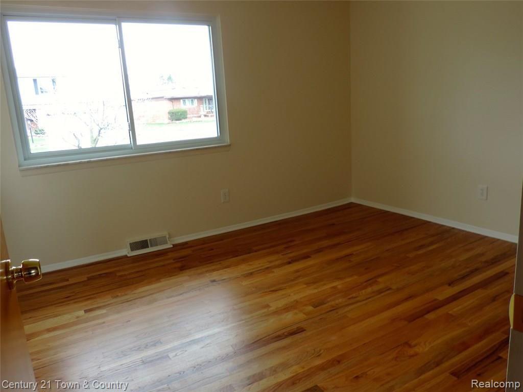 3916 Rolf Drive Warren, MI 48092 - Photo 14 of 26 DSCN7250.JPG